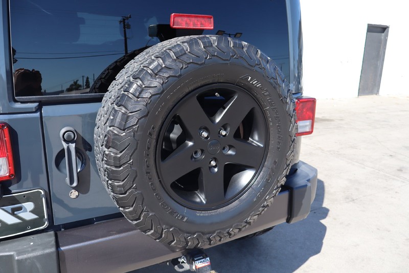 Jeep Wrangler Unlimited Vehicle Full-screen Gallery Image 09