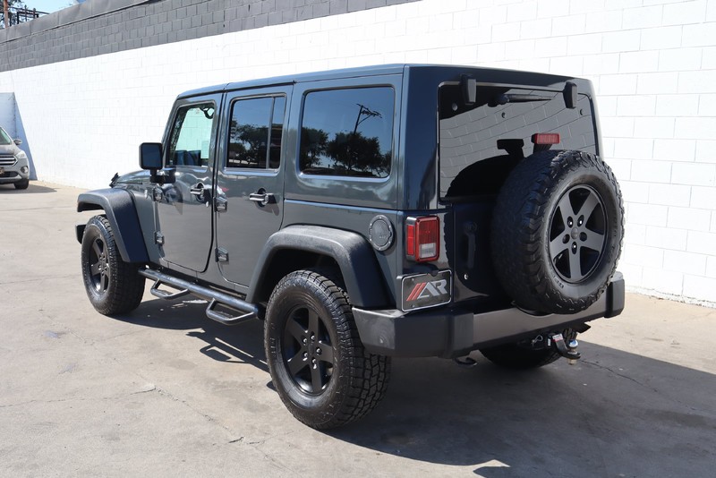 Jeep Wrangler Unlimited Vehicle Full-screen Gallery Image 11