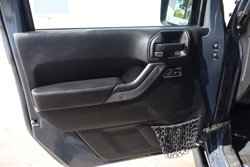 Jeep Wrangler Unlimited Vehicle Full-screen Gallery Image 17