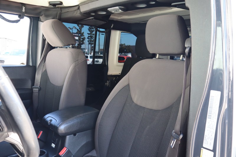 Jeep Wrangler Unlimited Vehicle Full-screen Gallery Image 19