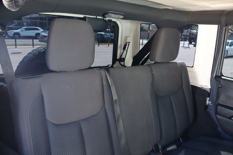Jeep Wrangler Unlimited Vehicle Full-screen Gallery Image 23