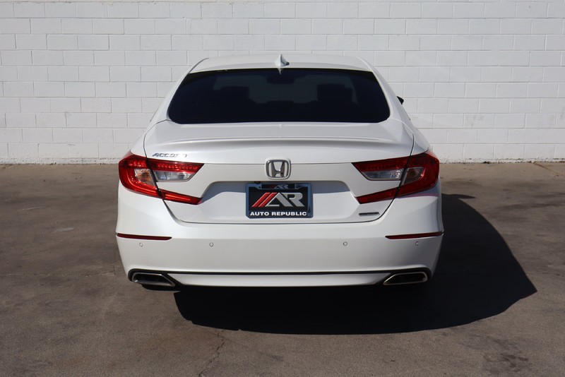 Honda Accord Sedan Vehicle Full-screen Gallery Image 06