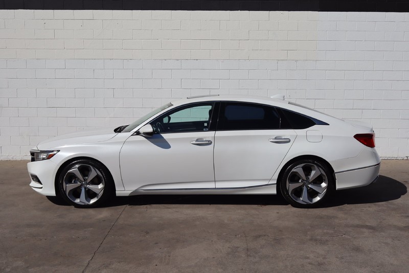 Honda Accord Sedan Vehicle Full-screen Gallery Image 11
