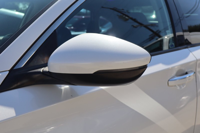 Honda Accord Sedan Vehicle Full-screen Gallery Image 14