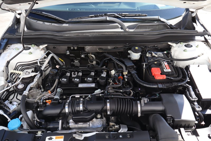 Honda Accord Sedan Vehicle Full-screen Gallery Image 15