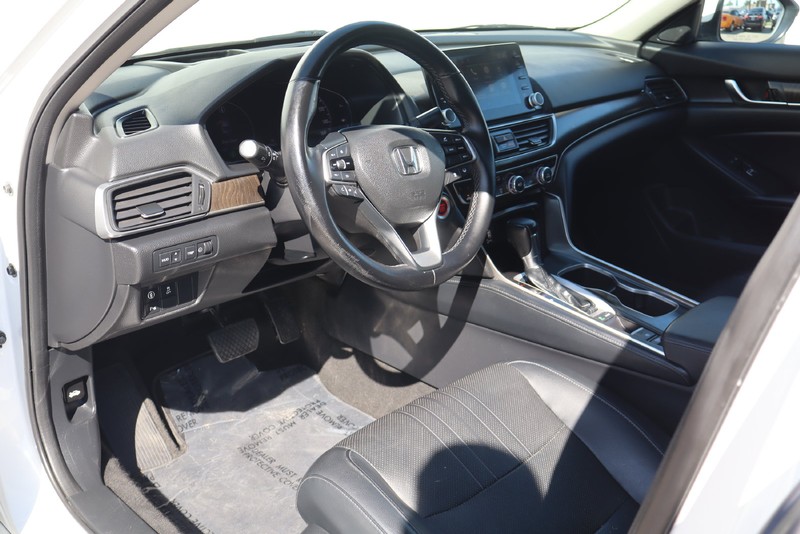 Honda Accord Sedan Vehicle Full-screen Gallery Image 17