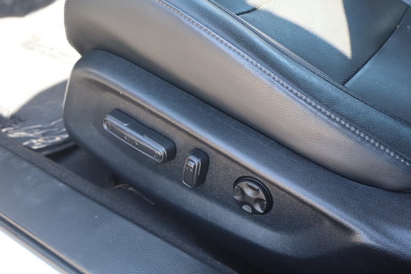 Honda Accord Sedan Vehicle Full-screen Gallery Image 19