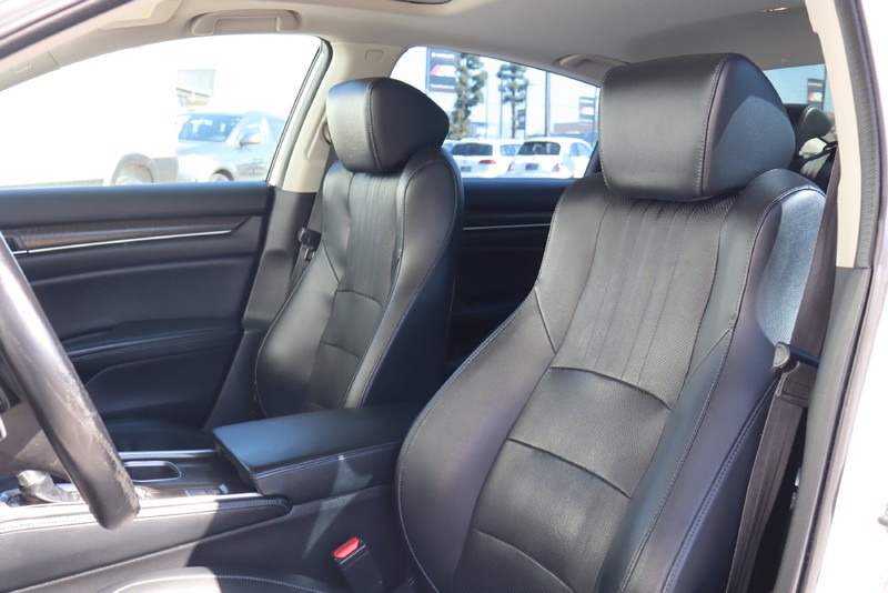 Honda Accord Sedan Vehicle Full-screen Gallery Image 20