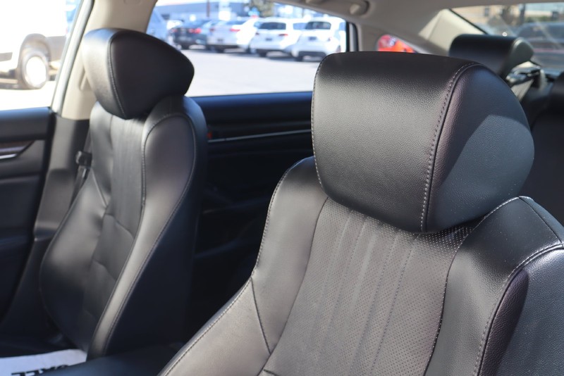 Honda Accord Sedan Vehicle Full-screen Gallery Image 21