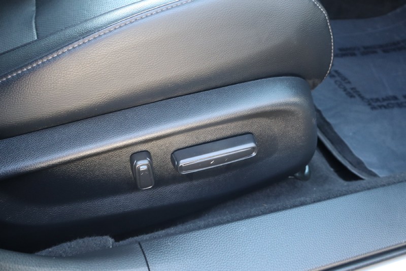Honda Accord Sedan Vehicle Full-screen Gallery Image 23