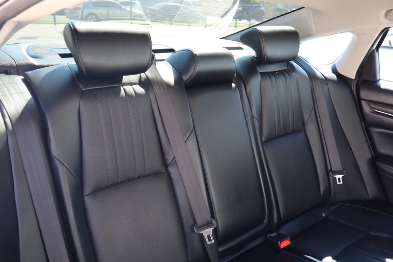 Honda Accord Sedan Vehicle Full-screen Gallery Image 25