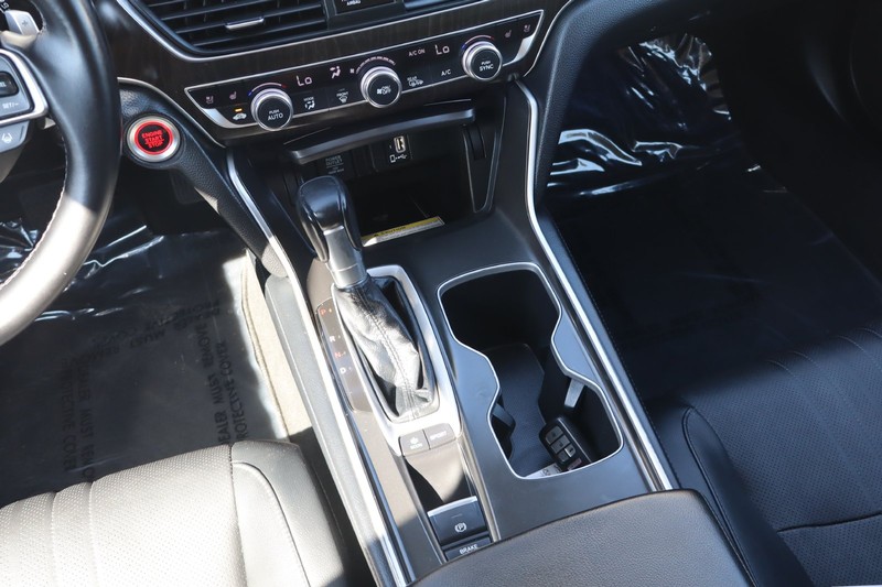 Honda Accord Sedan Vehicle Full-screen Gallery Image 36