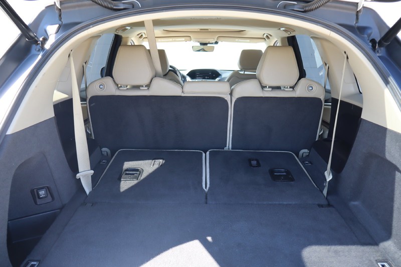 Acura MDX Vehicle Full-screen Gallery Image 08