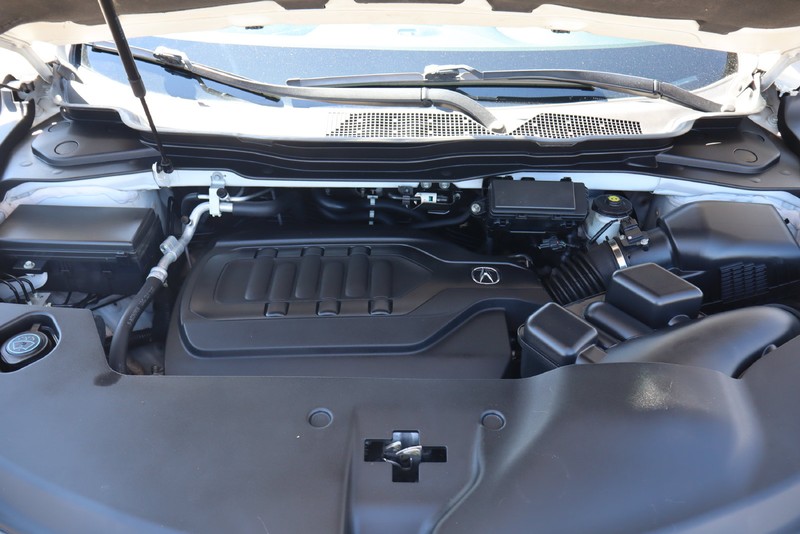 Acura MDX Vehicle Full-screen Gallery Image 13