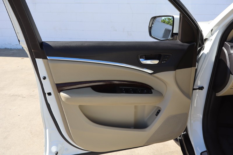 Acura MDX Vehicle Full-screen Gallery Image 15