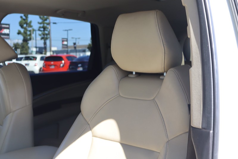 Acura MDX Vehicle Full-screen Gallery Image 18