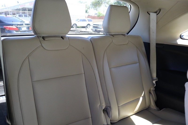 Acura MDX Vehicle Full-screen Gallery Image 22