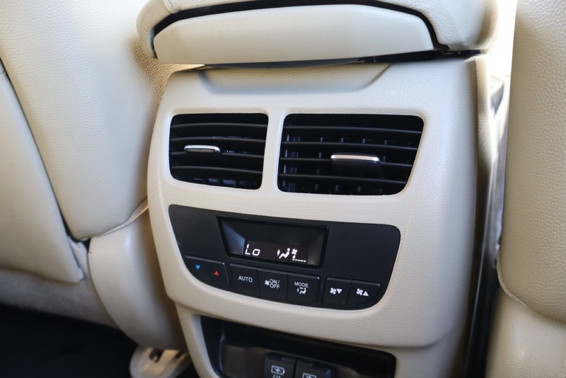 Acura MDX Vehicle Full-screen Gallery Image 23