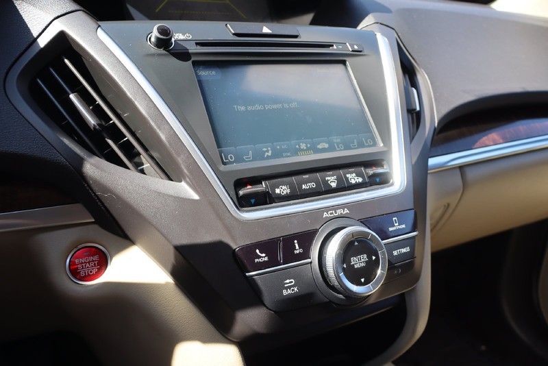 Acura MDX Vehicle Full-screen Gallery Image 30