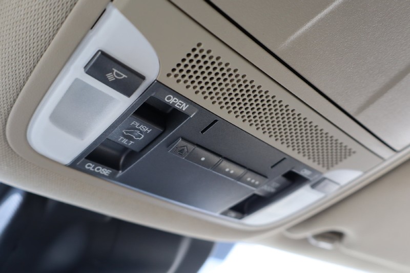 Acura MDX Vehicle Full-screen Gallery Image 31