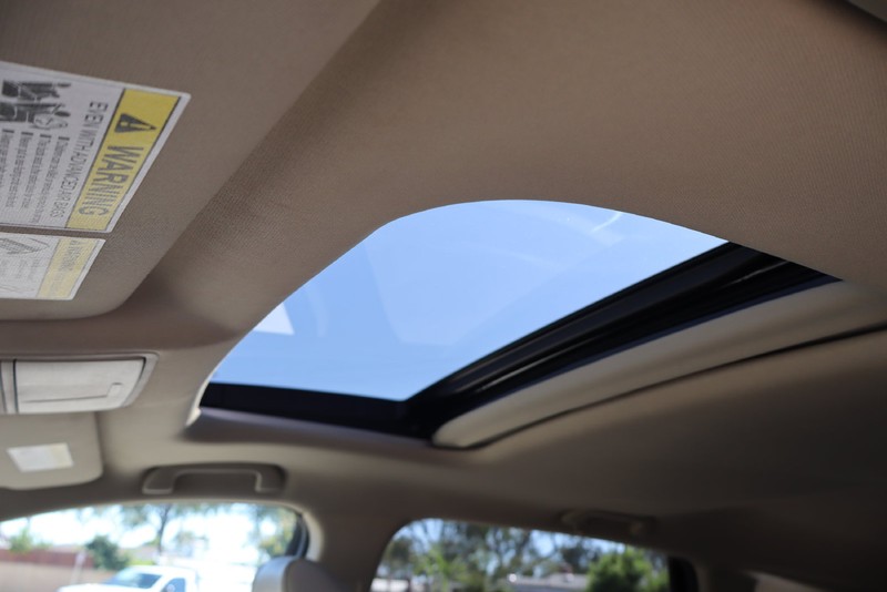 Acura MDX Vehicle Full-screen Gallery Image 32