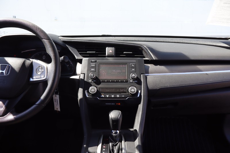 Honda Civic Sedan Vehicle Full-screen Gallery Image 24