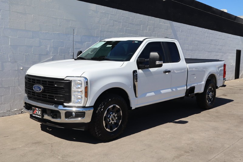 Ford Super Duty F-250 SRW Vehicle Full-screen Gallery Image 10