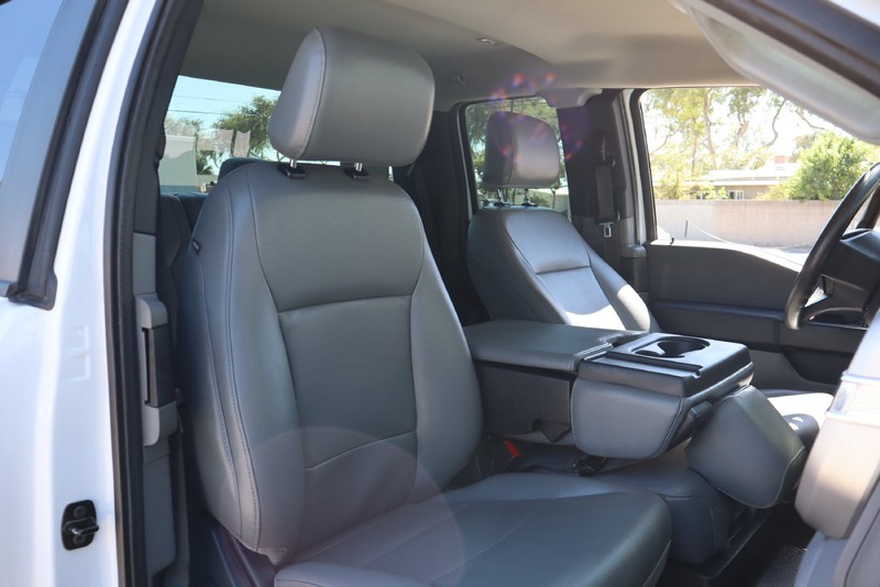Ford Super Duty F-250 SRW Vehicle Full-screen Gallery Image 19