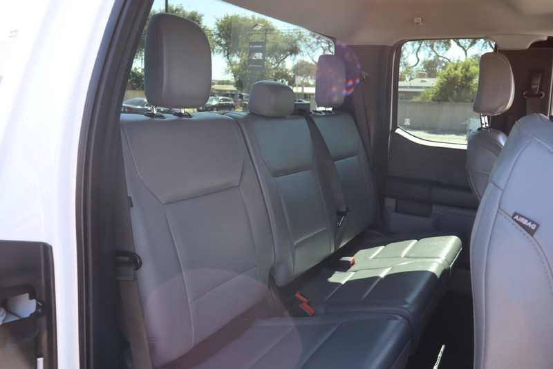 Ford Super Duty F-250 SRW Vehicle Full-screen Gallery Image 20