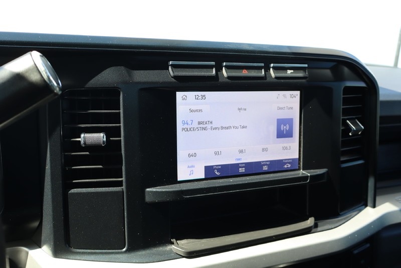 Ford Super Duty F-250 SRW Vehicle Full-screen Gallery Image 25