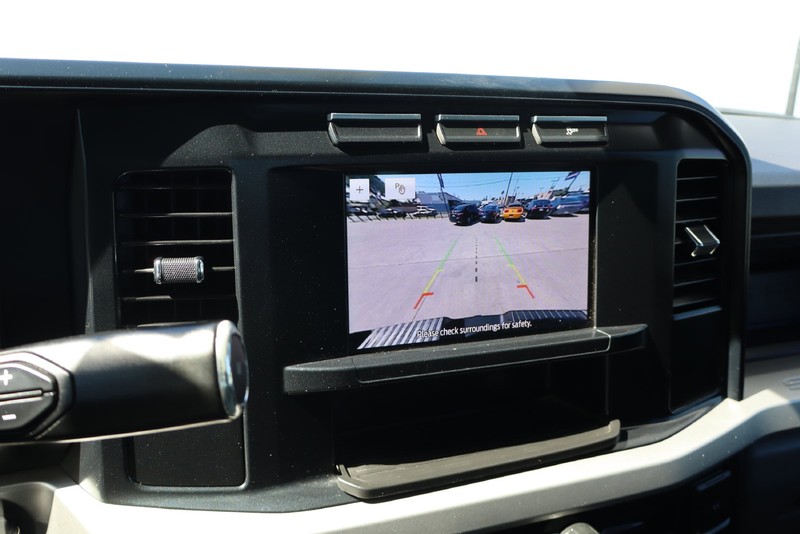 Ford Super Duty F-250 SRW Vehicle Full-screen Gallery Image 26