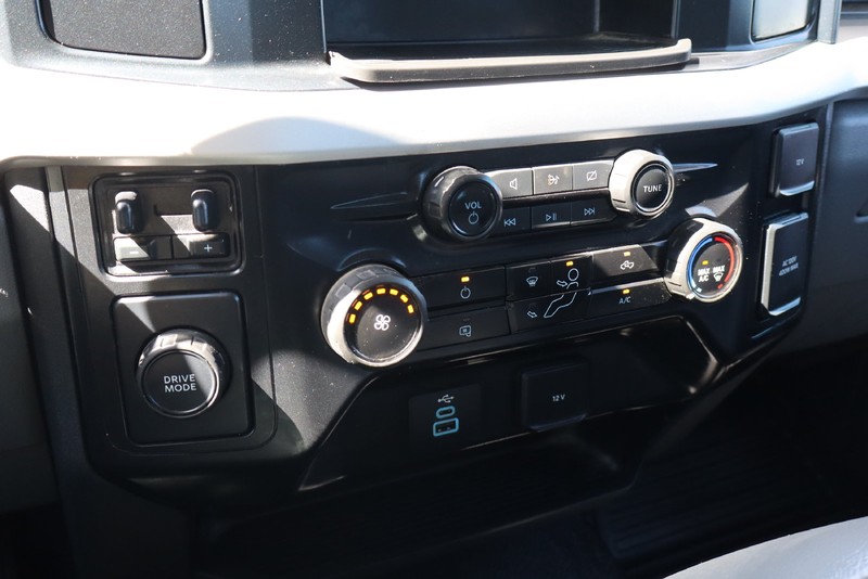 Ford Super Duty F-250 SRW Vehicle Full-screen Gallery Image 27