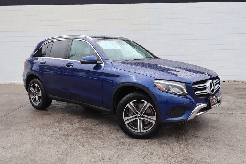 Mercedes-Benz GLC Vehicle Full-screen Gallery Image 01
