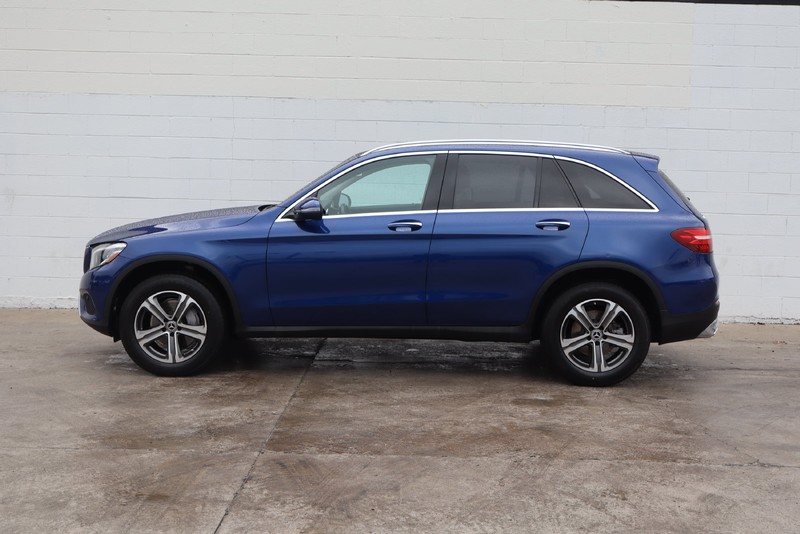 Mercedes-Benz GLC Vehicle Full-screen Gallery Image 11
