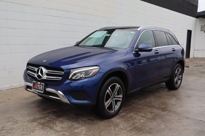 Mercedes-Benz GLC Vehicle Full-screen Gallery Image 12