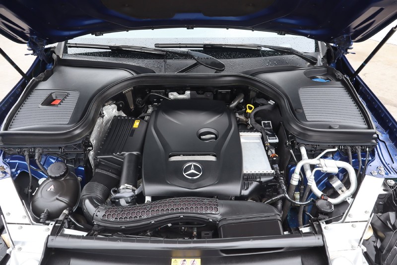 Mercedes-Benz GLC Vehicle Full-screen Gallery Image 13