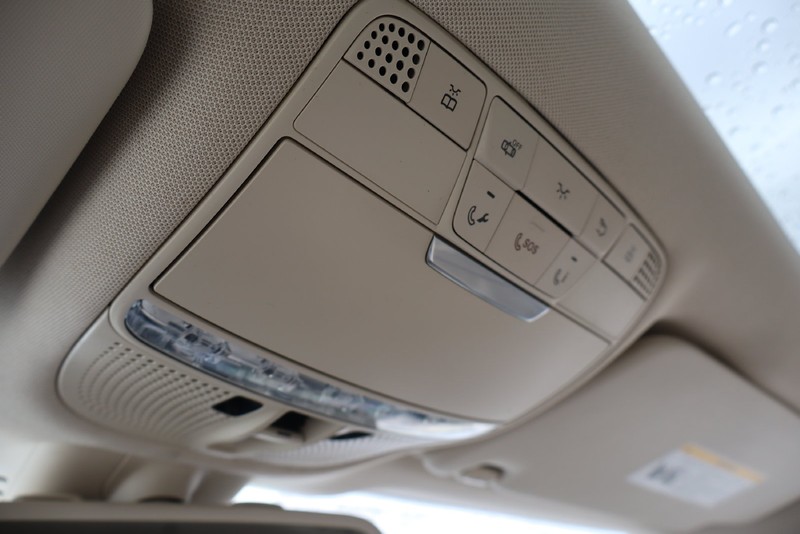 Mercedes-Benz GLC Vehicle Full-screen Gallery Image 29
