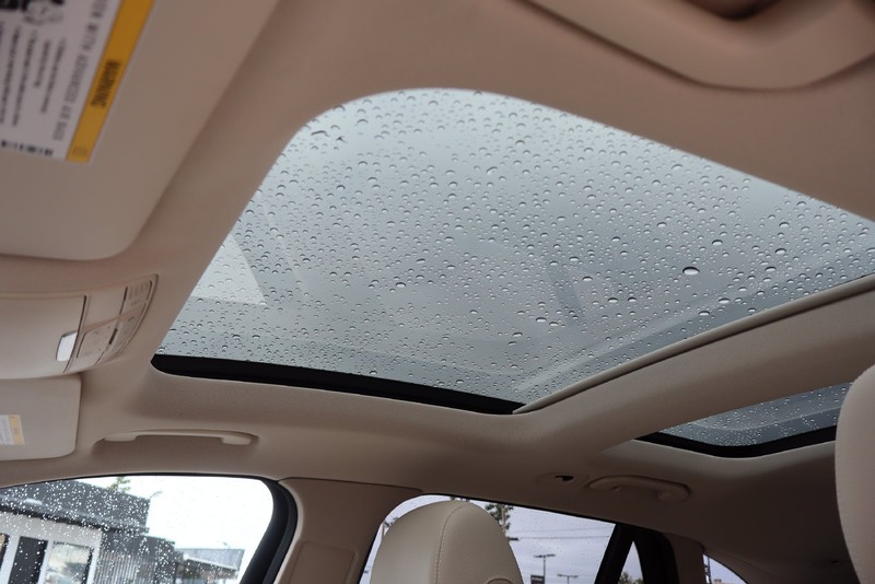 Mercedes-Benz GLC Vehicle Full-screen Gallery Image 30
