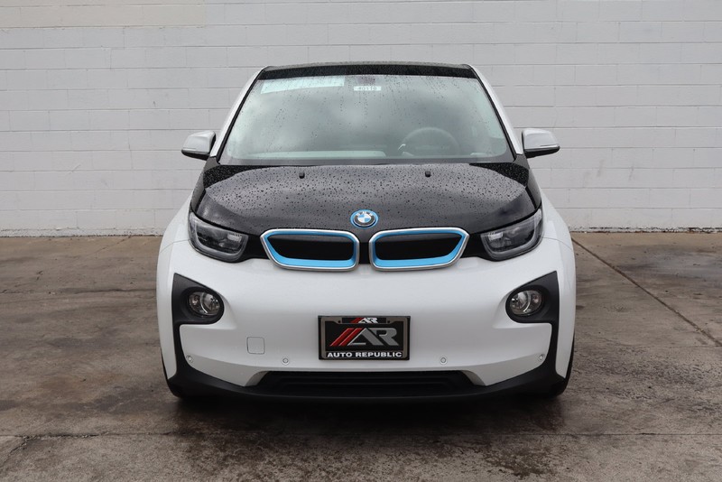 BMW i3 Vehicle Full-screen Gallery Image 02