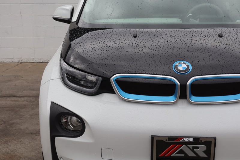 BMW i3 Vehicle Full-screen Gallery Image 03