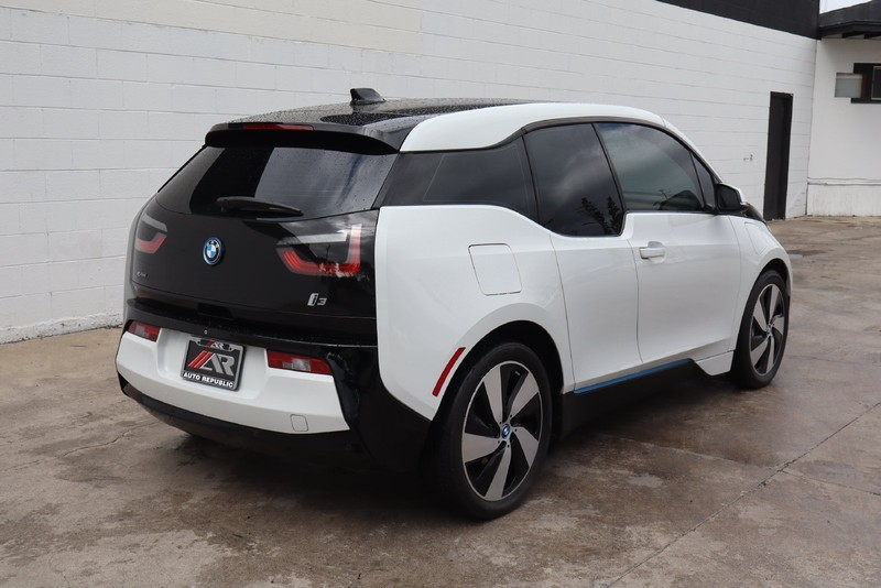 BMW i3 Vehicle Full-screen Gallery Image 05