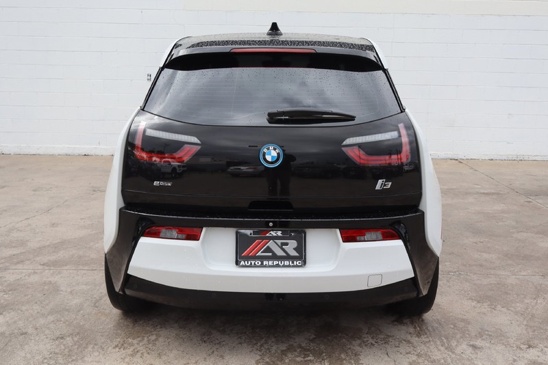 BMW i3 Vehicle Full-screen Gallery Image 06