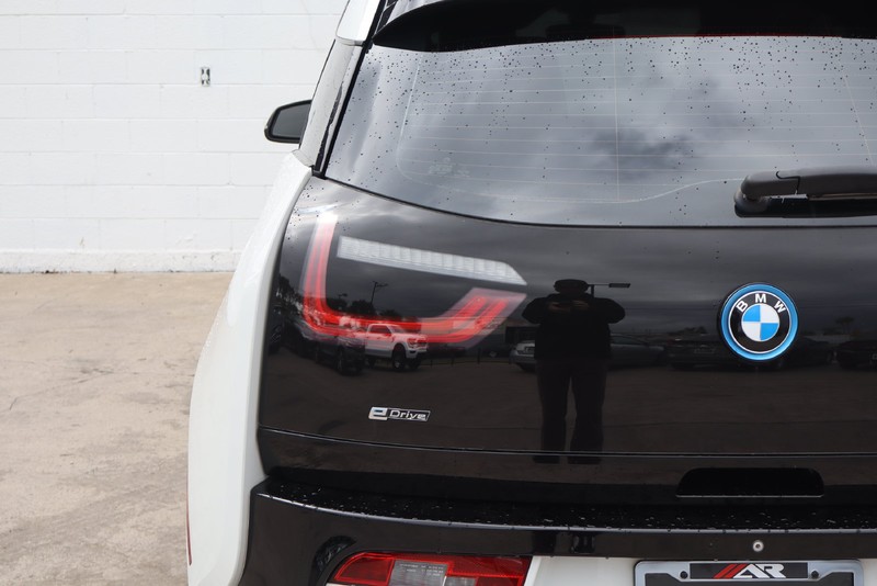 BMW i3 Vehicle Full-screen Gallery Image 07