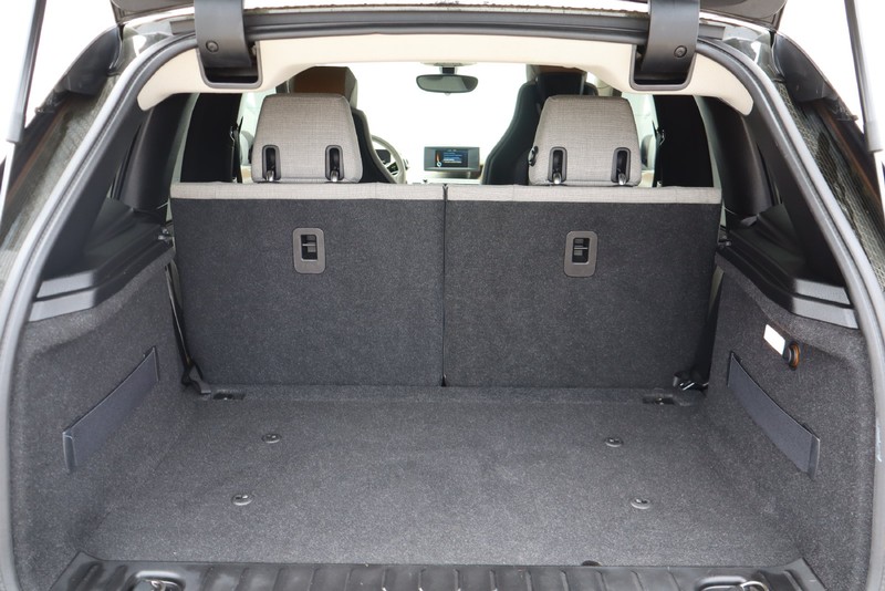 BMW i3 Vehicle Full-screen Gallery Image 08