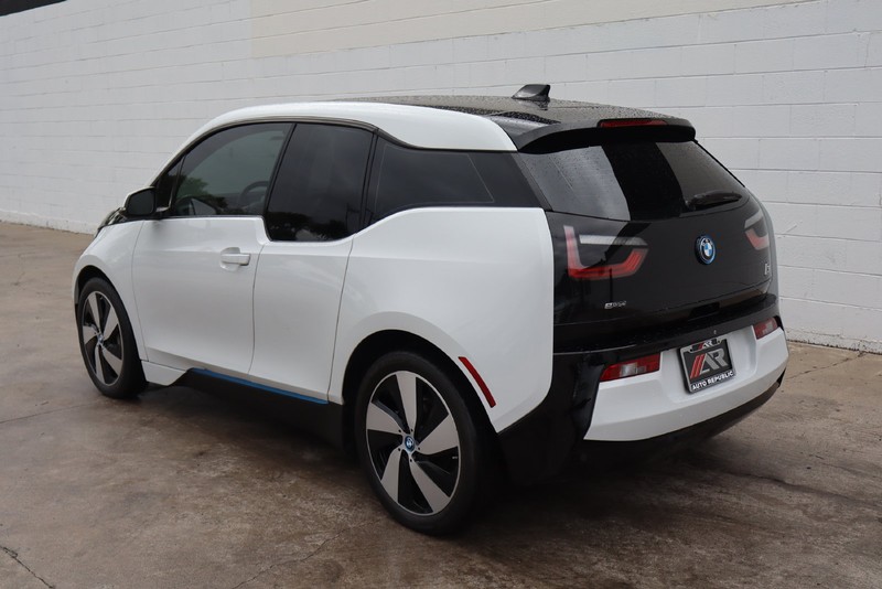 BMW i3 Vehicle Full-screen Gallery Image 09