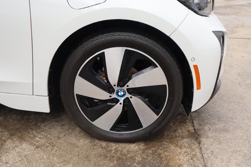 BMW i3 Vehicle Full-screen Gallery Image 13