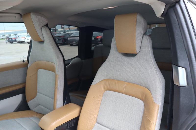 BMW i3 Vehicle Full-screen Gallery Image 16