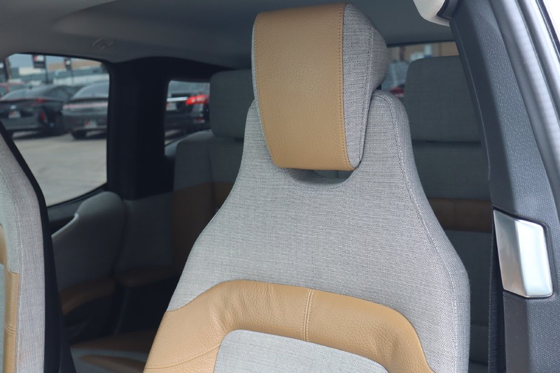 BMW i3 Vehicle Full-screen Gallery Image 17