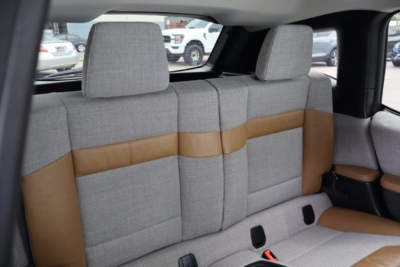 BMW i3 Vehicle Full-screen Gallery Image 19