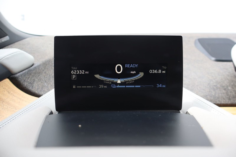 BMW i3 Vehicle Full-screen Gallery Image 22